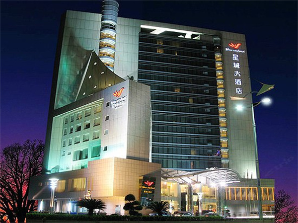 珠海星城大酒店珠海玻璃平移門(mén)